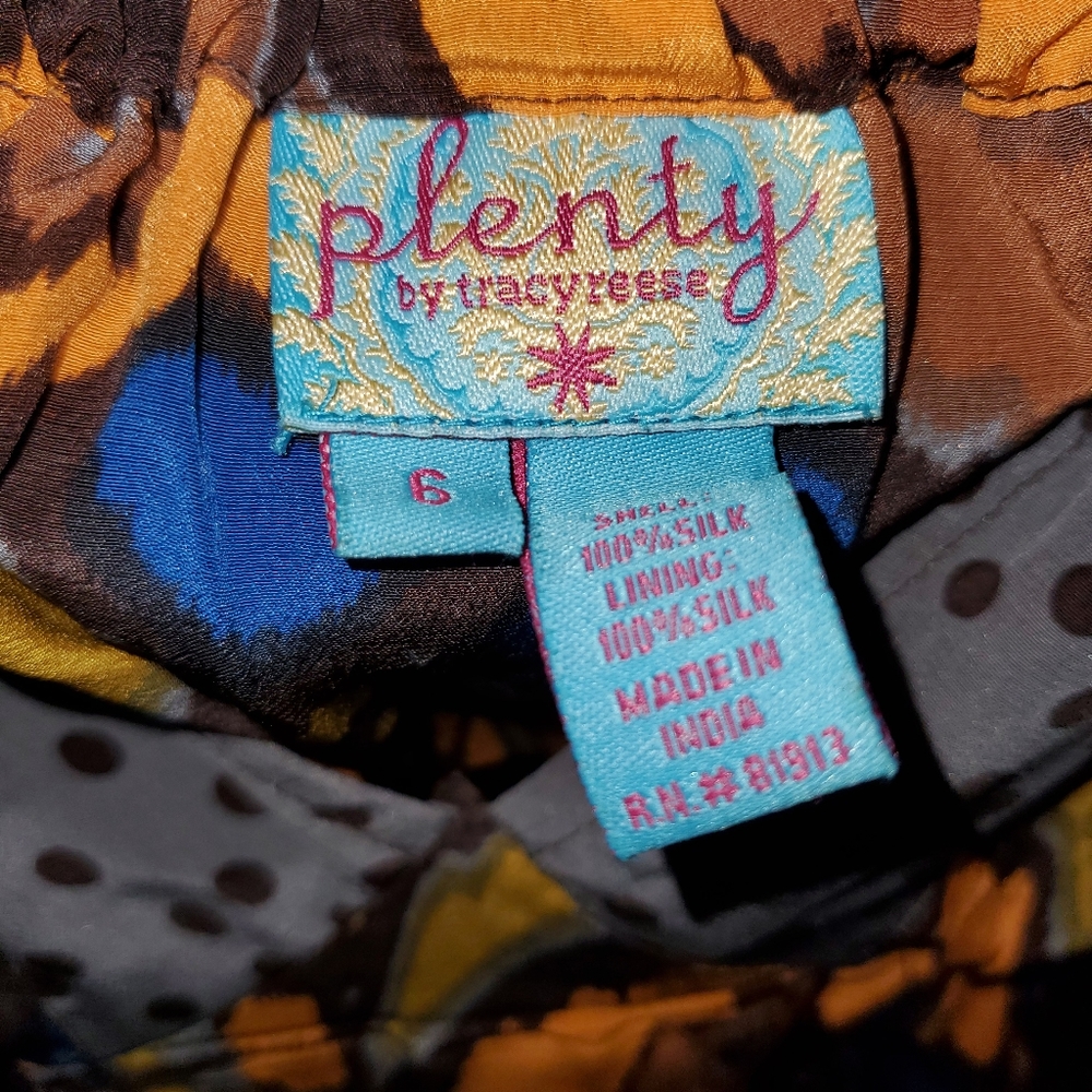 Clothes - Picture 2 of 4